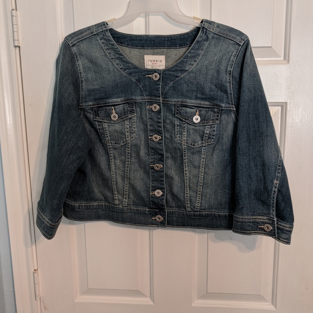NWT Torrid Cropped Denim Jean Jacket 3